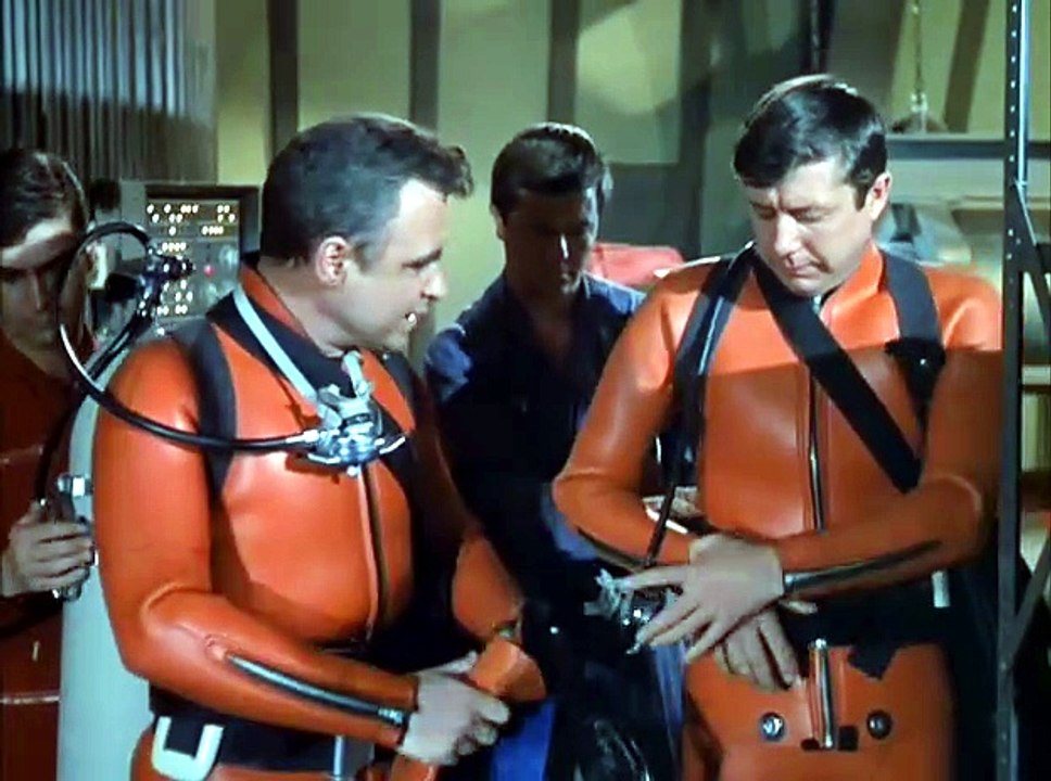 Voyage To The Bottom Of The Sea - 3x26 - Destroy Seaview!