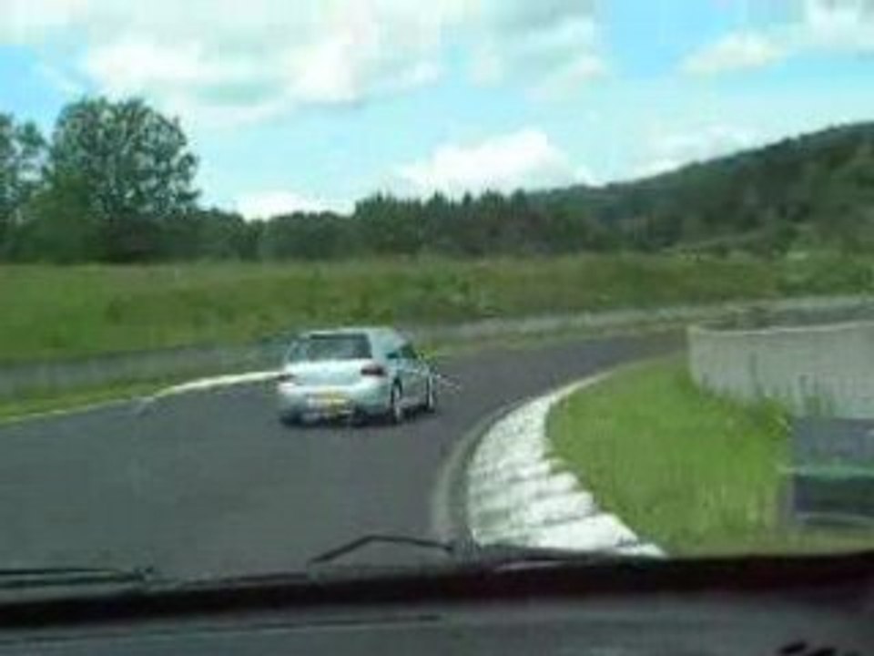 106 s16 guyguy cam embarquer charade