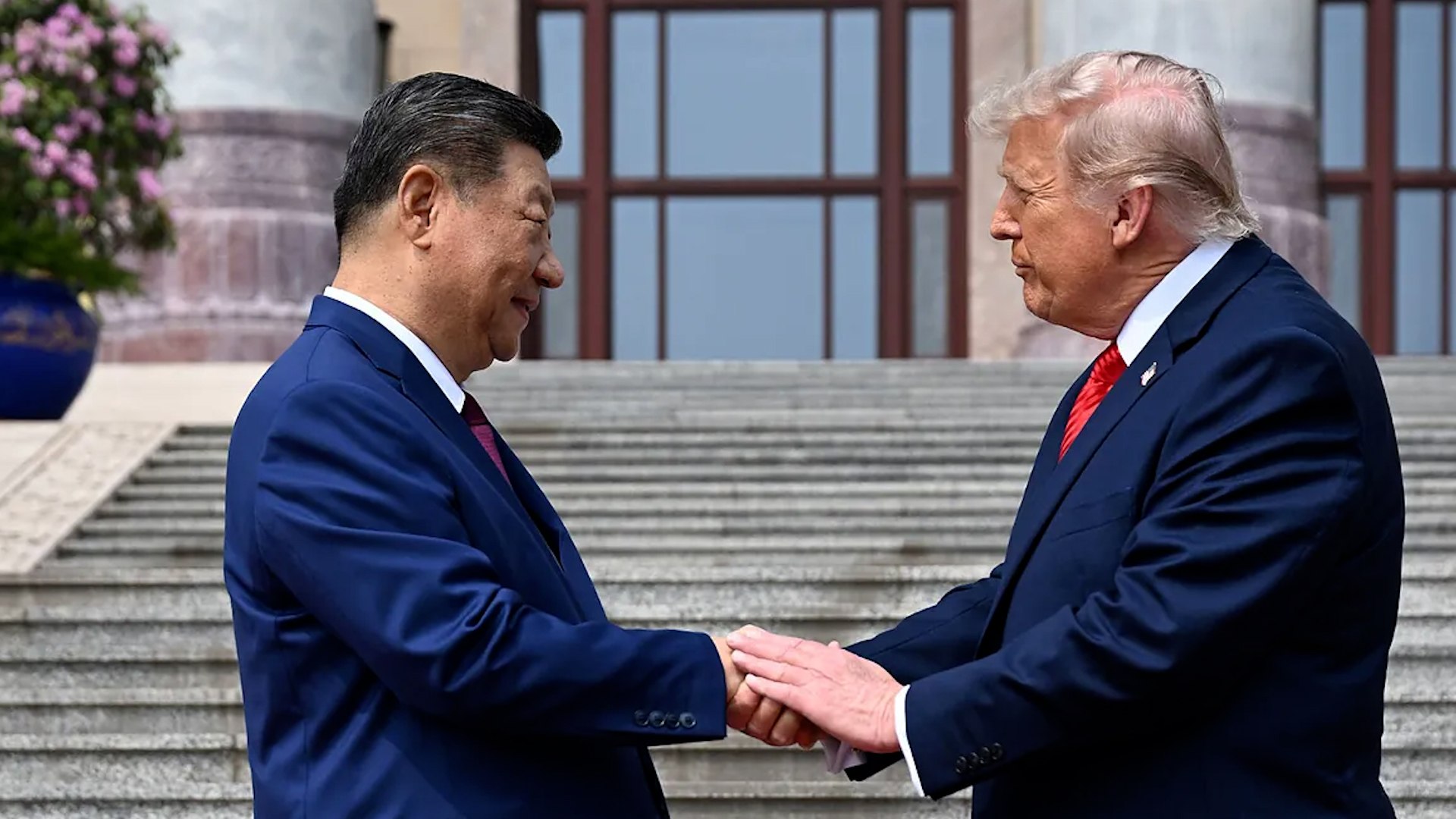 Xi Jinping despliega toda su pompa imperial para recibir a Trump en la cumbre del nuevo orden mundial: "Debemos encontrar la manera correcta de llevarnos bien"