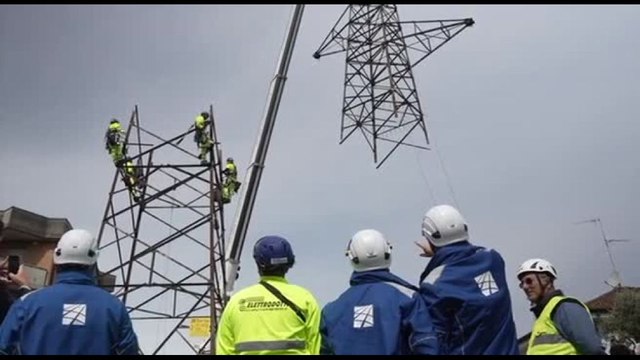 Terna, avviata ultima fase di demolizione dei tralicci a Lodi