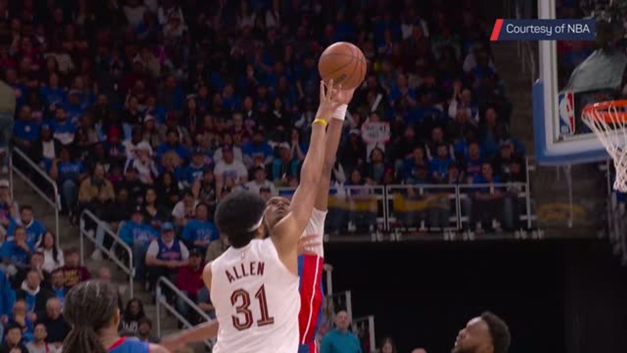 Awesome Ausar Thompson SWATS it away!