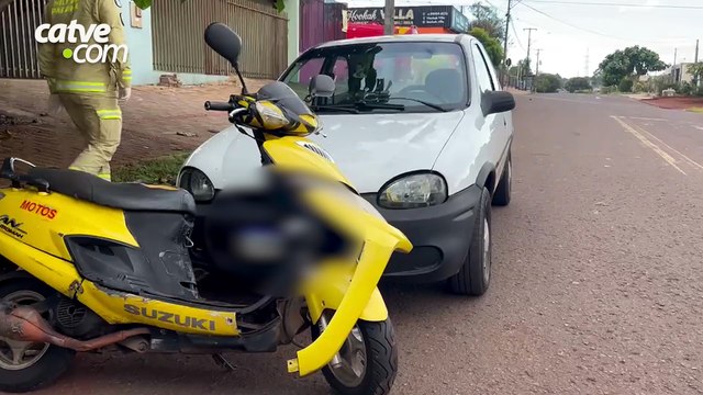 Motociclista fica ferida em acidente entre carro e moto no bairro Morumbi em Cascavel