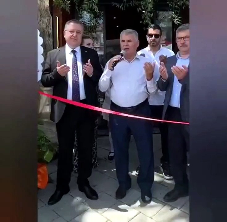 Siz milletin aklıyla alay mı ediyorsunuz? Hadsizler meyhaneyi dualarla açtı!
