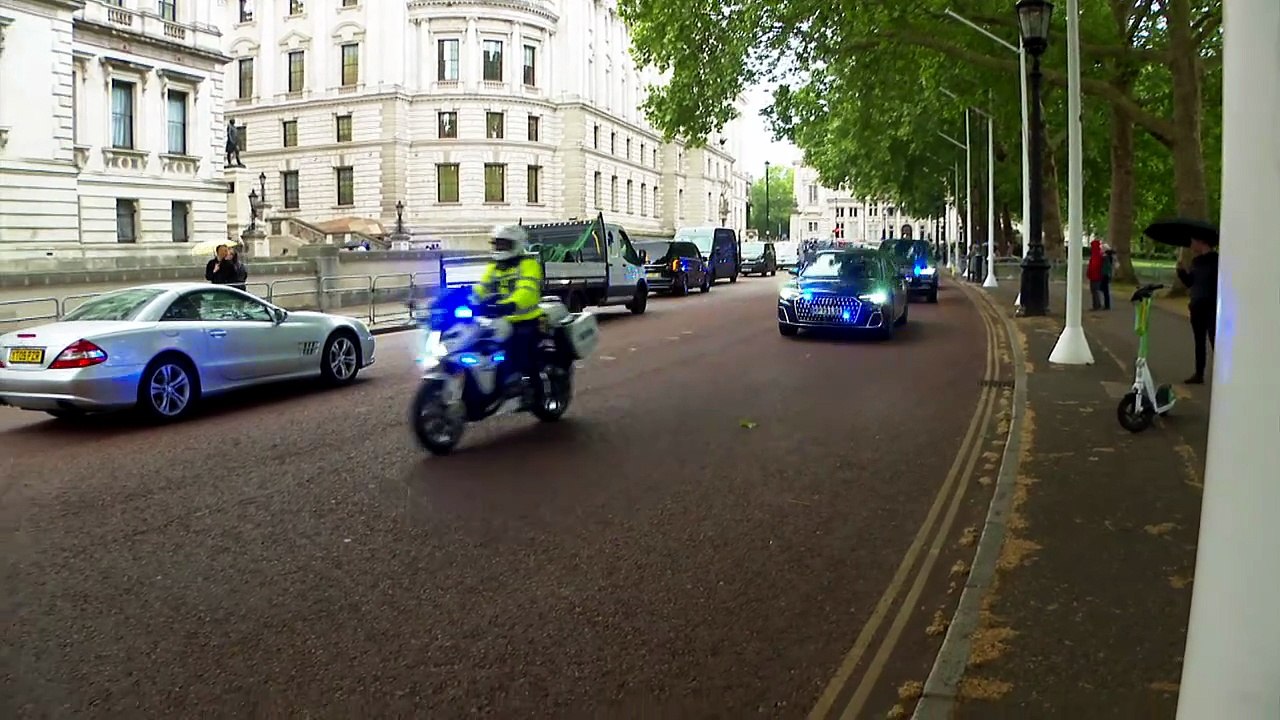 PM's car returns to Downing St after Streeting resignation
