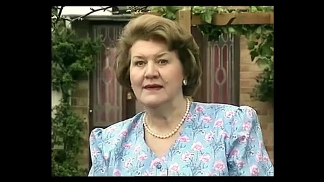 Keeping Up Appearances s02 e07  Singing for Emmet