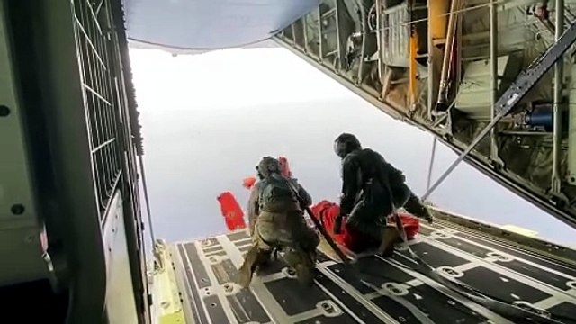 Milagre . Onze pessoas resgatadas com vida após queda de avião no mar