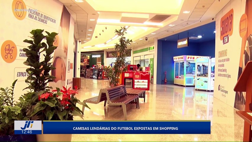 Camisas lendárias do futebol expostas em Shopping