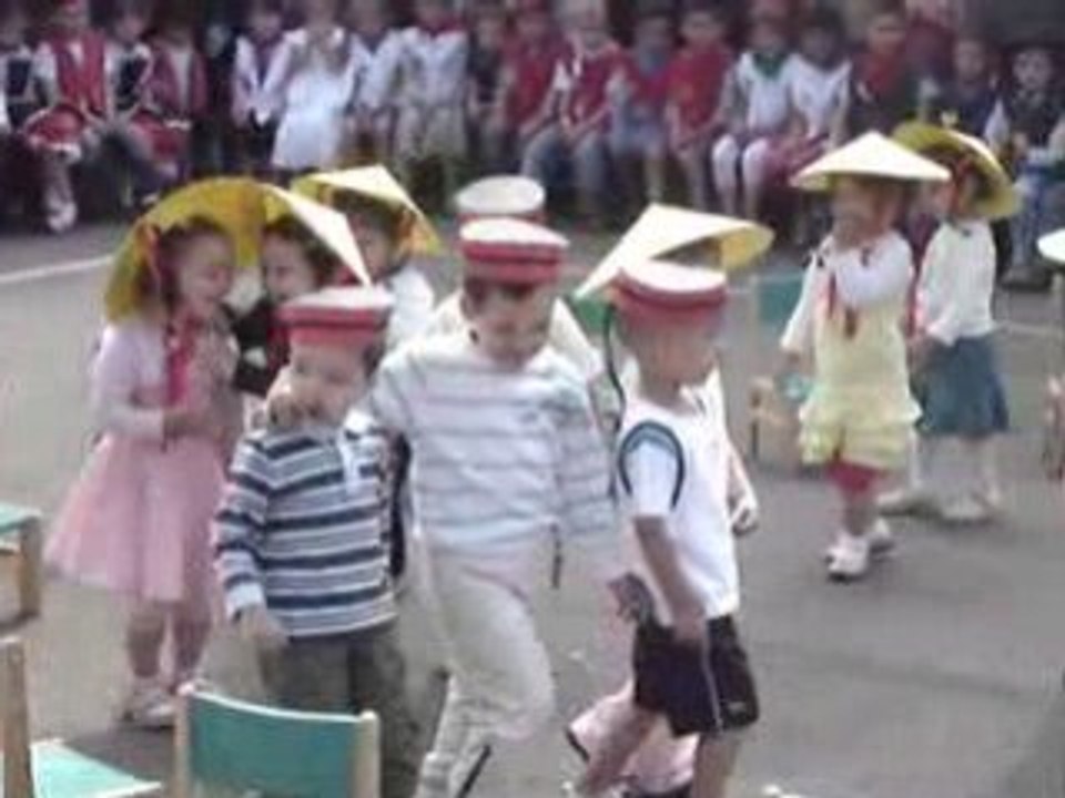 Les tout-petits dansent la Chine