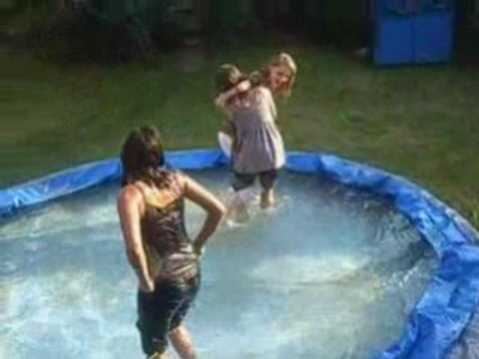 Kiran, Laura & Sophie - Bataille d'eau chez Laura - 9 Juin