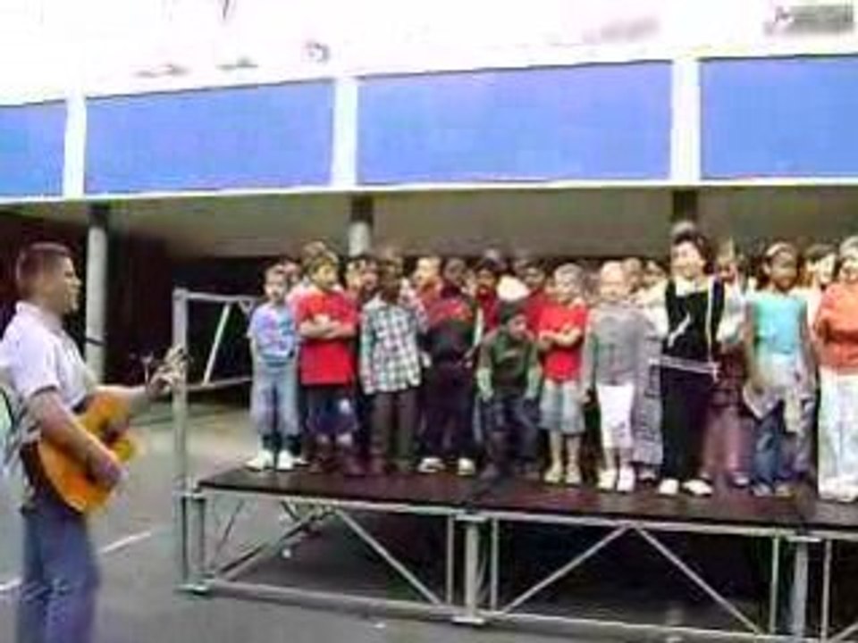 Miguel chante en anglais