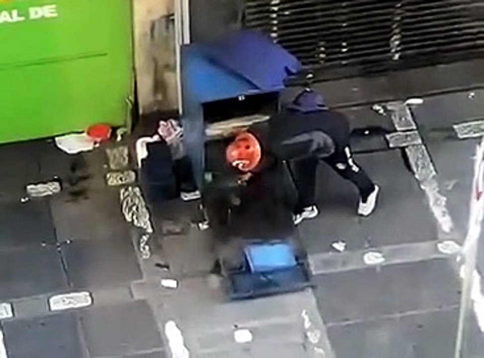 Minero es filmado robo al puesto de un humilde lustrabotas frente a la Fiscalía