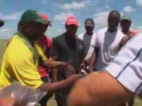 Fred Michalak en AFS remet des maillots Coq Sportif