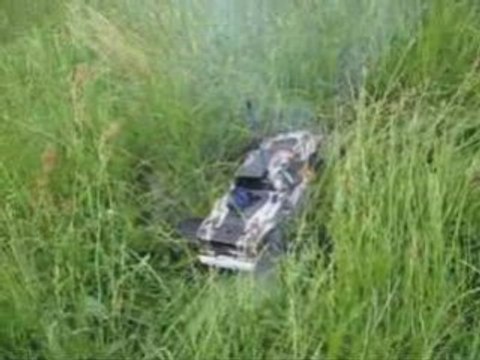 Traxxas Revo 3.3 - Raining day