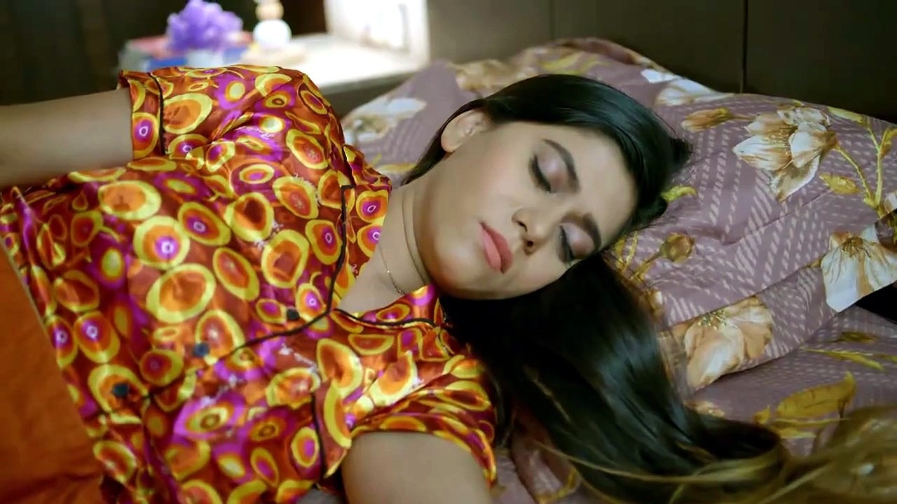 Bhabhi Removed Her Top When Father-in-Law Entered 👀 #comedy #entertainment #ullu