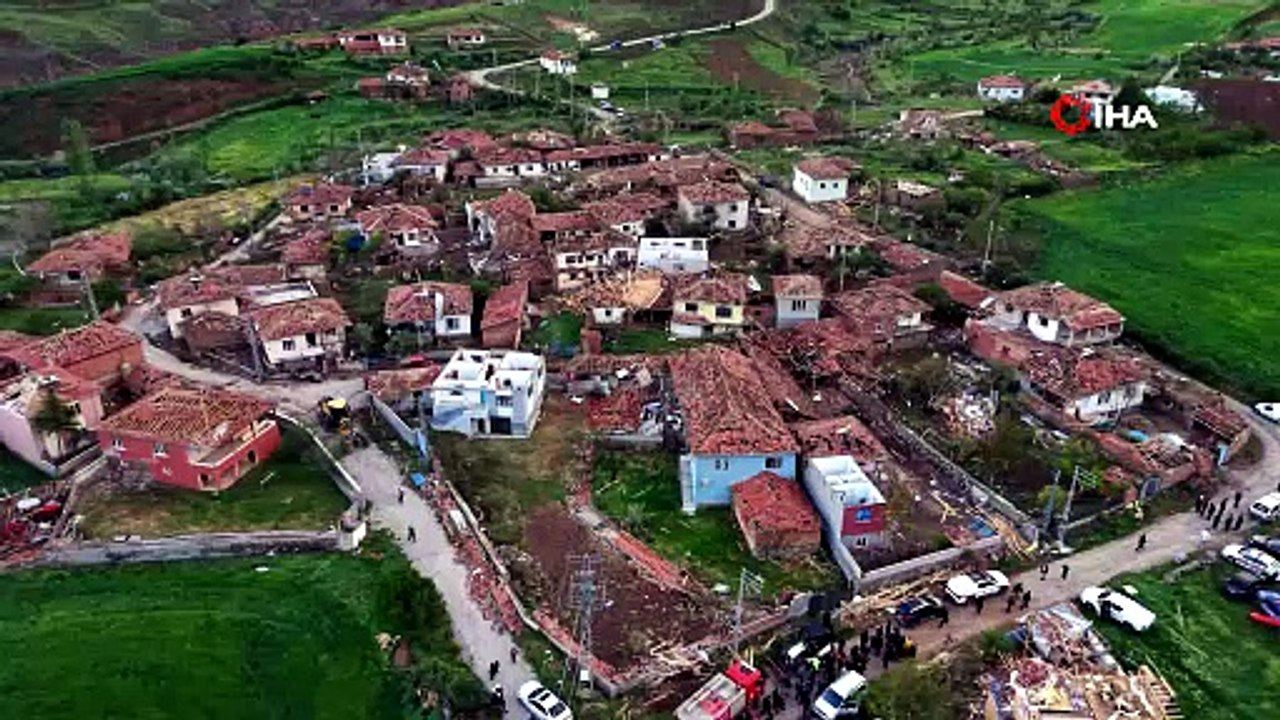 Çorum'da hortum dehşetinin yaşandığı köydeki yıkım havadan görüntülendi