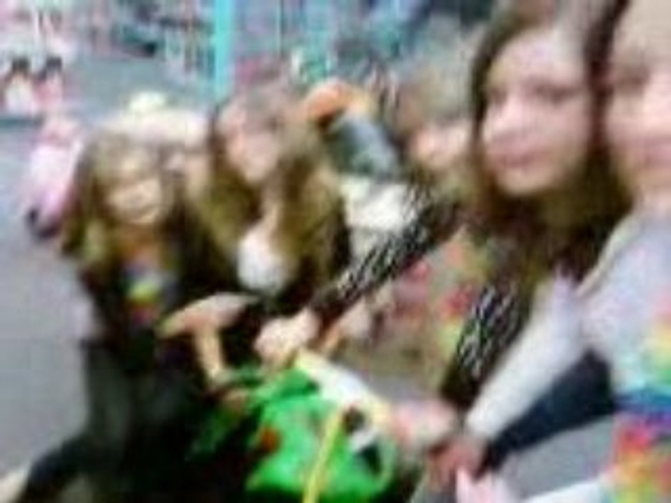 Nous* dans le magasin de jouet ^^ mdr