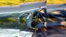 Şoför uyudu lastik patladı Kapı koptu Muavin uçtu