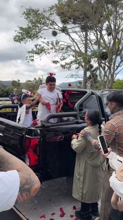 Los angelitos con la familia cossio😅