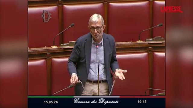 Giachetti si ammanetta in Aula, la protesta alla Camera: così lo stallo della Commissione di Vigilanza Rai
