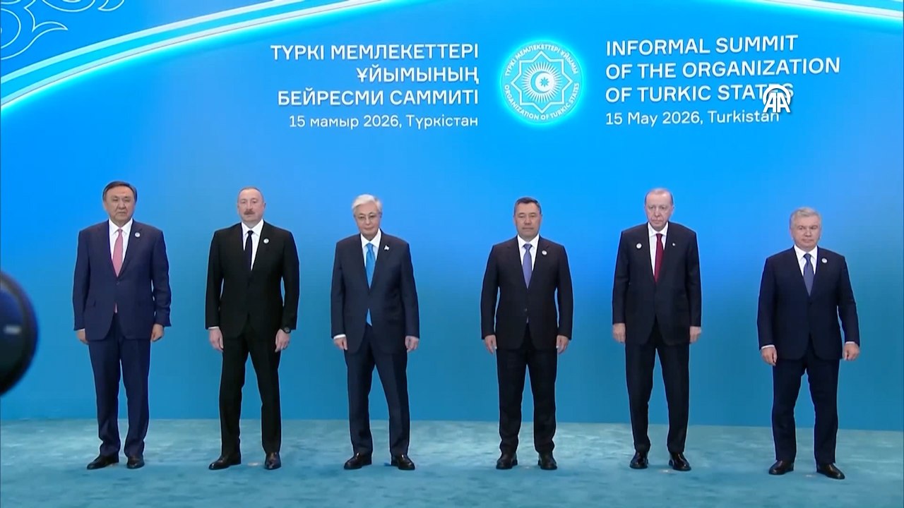 Cumhurbaşkanı Erdoğan, Türk Devletleri Teşkilatı Gayriresmi Zirvesi kapsamında düzenlenen aile fotoğrafına katıldı