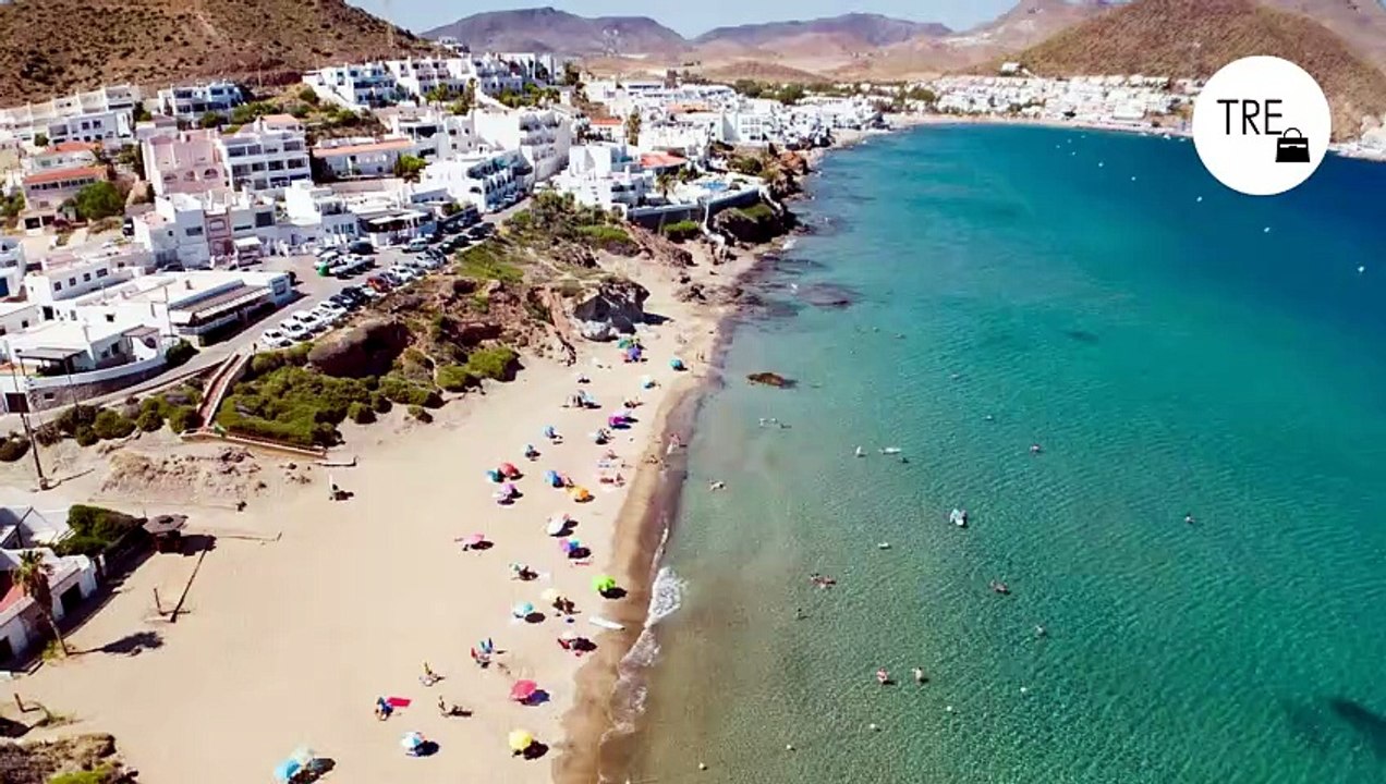 Un refugio de marineros con vistas al mar, pescado fresco y tres playas de arena dorada: el pueblo pesquero del Mediterráneo para veranear tranquilo