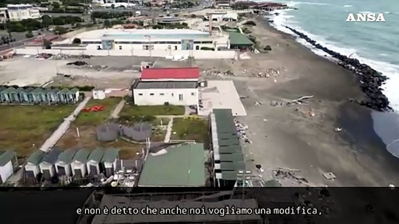 Lidi sequestrati a Ostia, i balneari: "Lottiamo per i dipendenti"