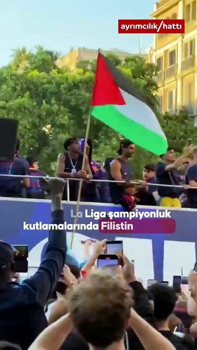 Barcelonalı futbolcu Lamine Yamal, organize linç ve nefret söyleminin son kurbanı oldu.Yamal'in La Liga şampiyonluk kutlamalarında Filistin bayrağı açması sonrasında lsrailli gruplar ve fenomenler, futbolcunun formasını yirtan görüntüler paylaştı.Yama