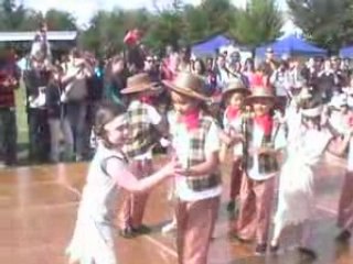 Zoé danse juin 2008