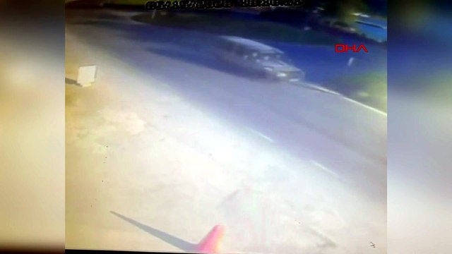 Takla atan otomobil bankta oturan iki kardeşe çaptı: 6 yaralı