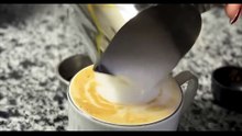 Karaca Coffee Art 1101 Süt Köpürtme Performansı