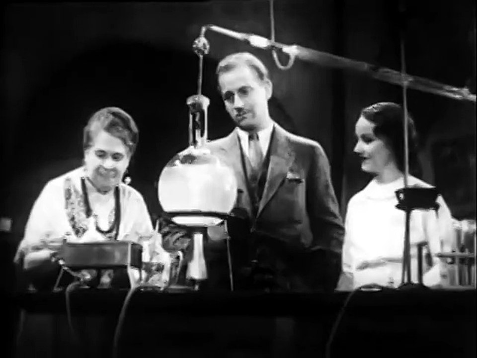The Vampire Bat (1933) – A Chilling Mystery of Fear, Murder, and Dark Secrets