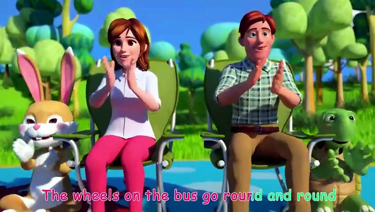 Wheels on the Bus Play Version CoComelon