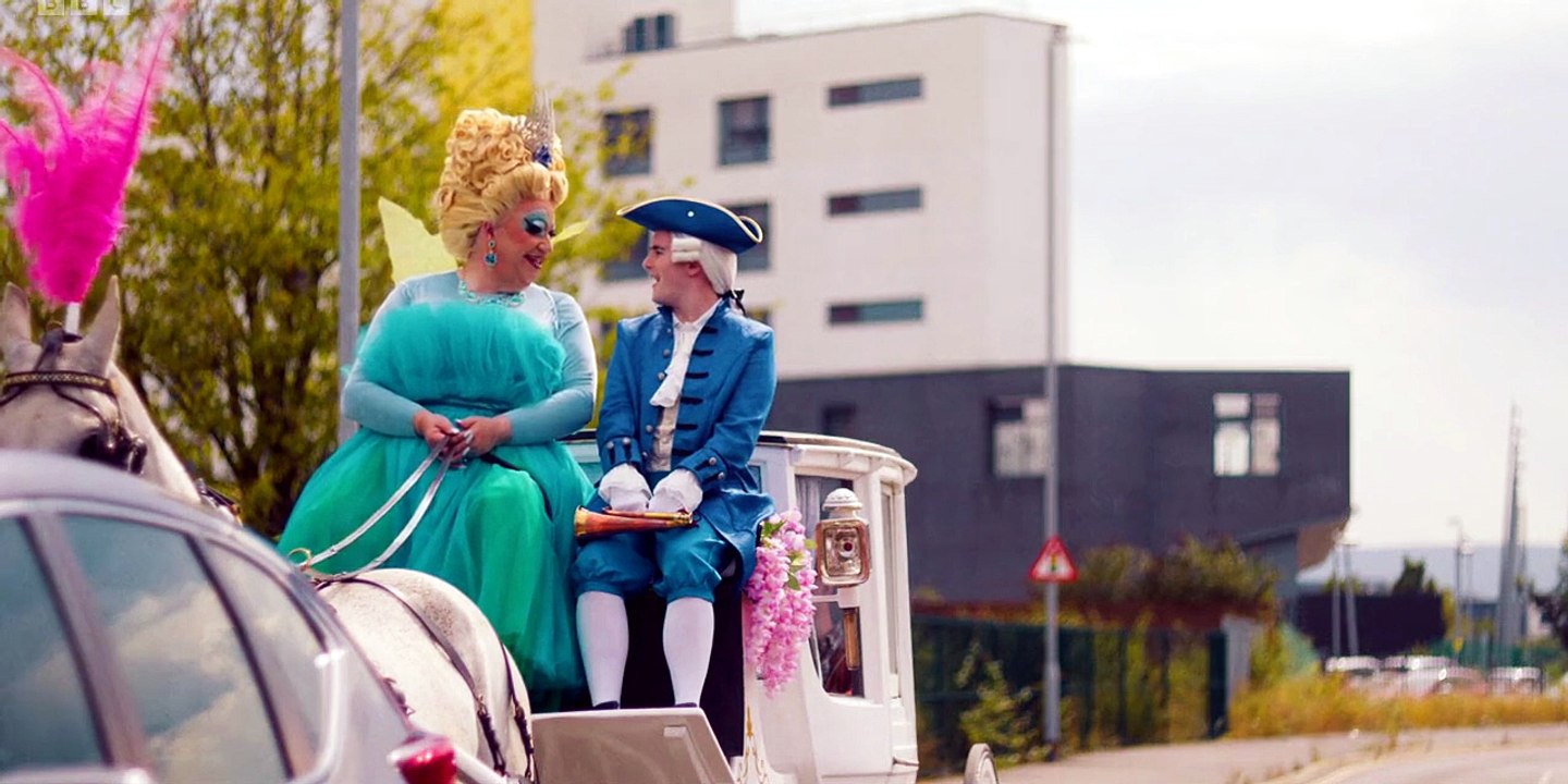 Smoggie Queens - Season 2 Episode 2 - A Smoggie Date