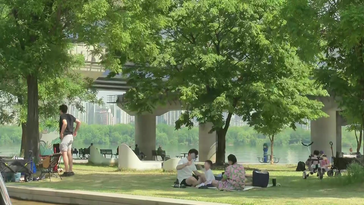 [날씨] 주말도 30℃ 웃도는 '여름 더위'...자외선·오존 주의 / YTN