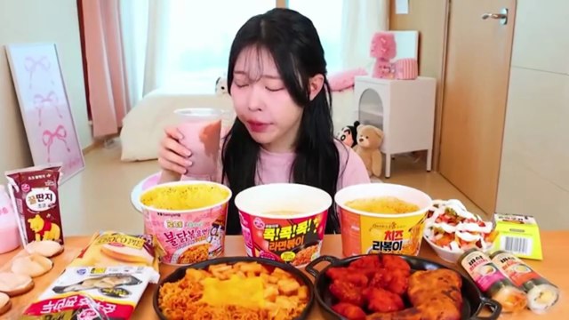 ASMR MUKBANG| Eating Korean Convenience Store Food! Spicy Tteokbokki With Noodles, Gimbap, Chicken