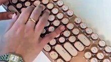 The Typewriter-Style Wireless Keyboard Catching Every PC Worker’s Attention ⌨️🔥