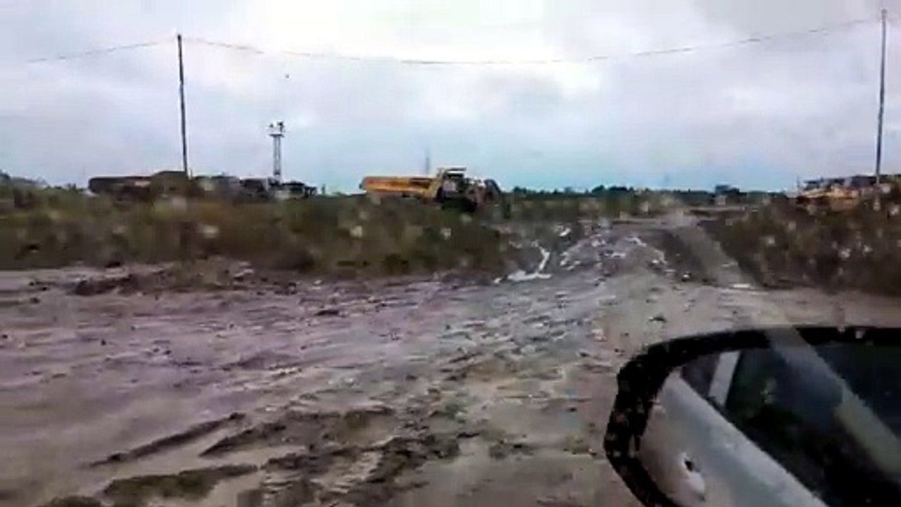 POV Driving : Navigating Bumpy and Muddy Haul Roads in a Kalimantan Mining Site