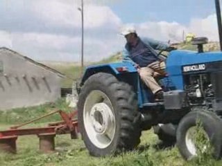 Ford 7740 Bahçeyi Biçiyor 1