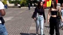 Elle sort avec le mec de sa copine