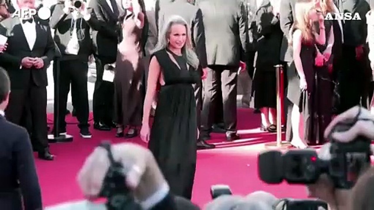 Festival di Cannes, star sul tappeto rosso per la premiere di "Karma"