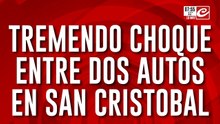 Tremendo choque de dos autos en San Cristóbal: hay heridos