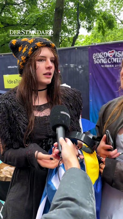 ESC: Wie ist die Stimmung in der Warteschlange vor der Stadthalle?