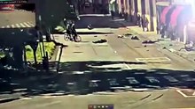 Italia: un conductor atropelló a una multitud en el centro de Modena
