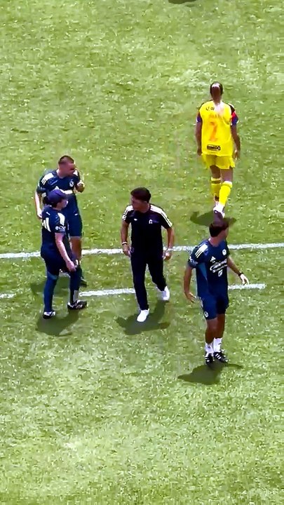 Ángel Villacampa festeja el gol de Geyse