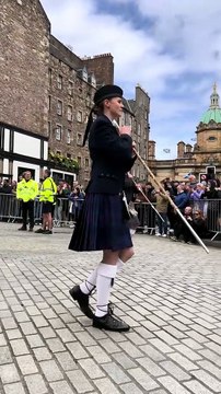 Scotland the Brave - Falkirk Schools Pipe Band at the Edinburgh Tartan Parade! #bagpipes #Scotland #falkirk 20 38 13 #pipingbairn #edinburgh