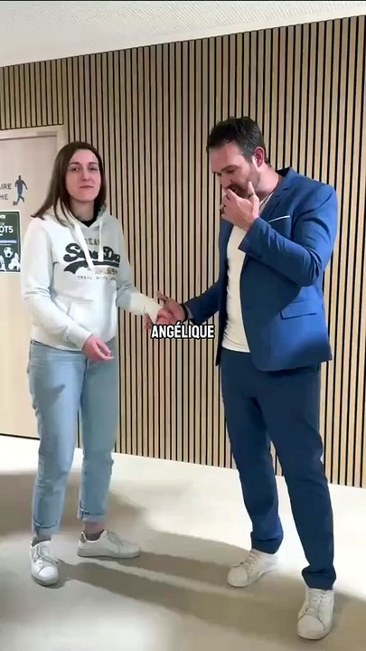 Don’t worry about her scream of terror, Angélique is totally fine 😅