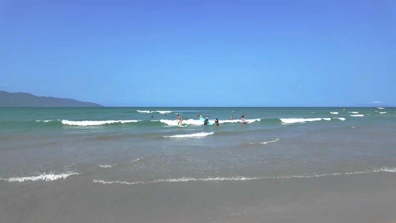 surfing-da-nang-vietnam-4k.mp4