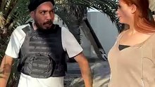 البنت والشرطي