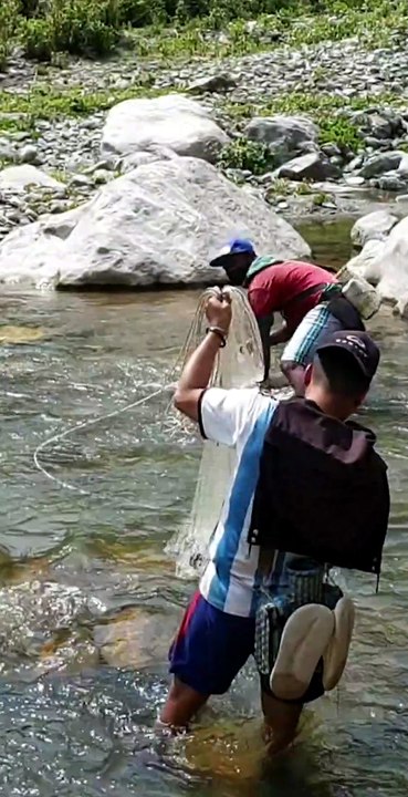 cast net fishing in Nepal |