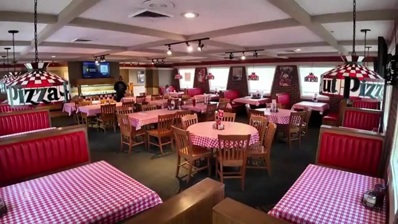 Pizza Hut Revives 1980s Dine-In Nostalgia at Dozens of Locations